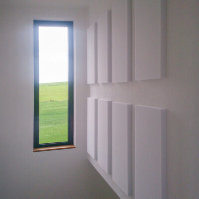 Akustik im Treppenhaus: So bekommen Sie die Raumakustik in den Griff