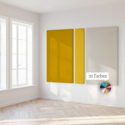 Beispiel mit 3 einfarbigen Akustikpaneelen in Ocker, Gelb und Grau an einer Wand eines großen hellen Raumes