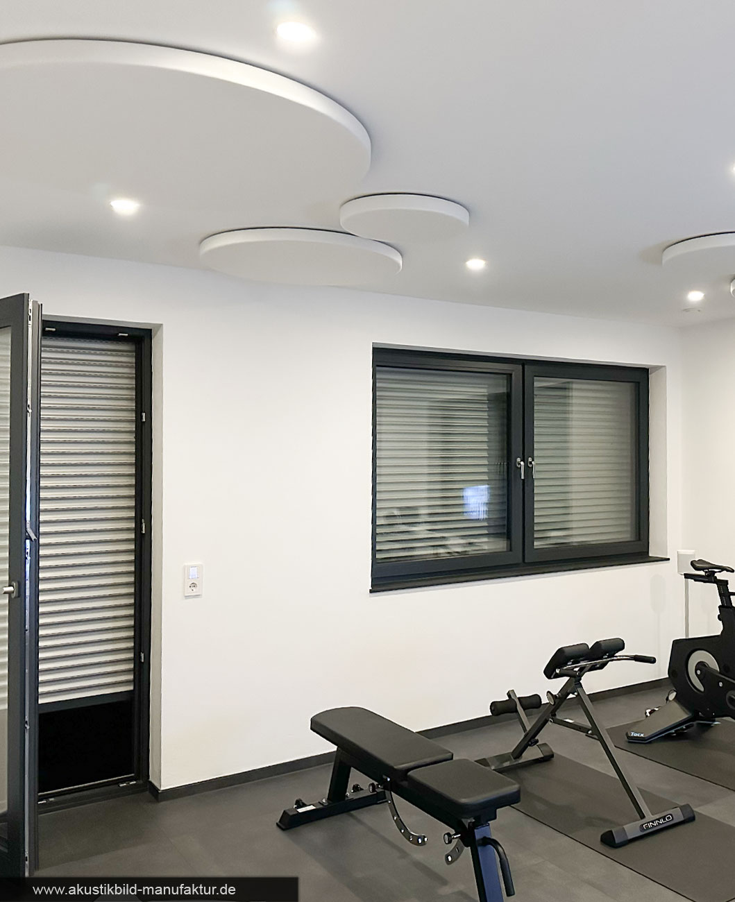 akustik-schallabsorber-deckensegel-kreise-sportraum-2