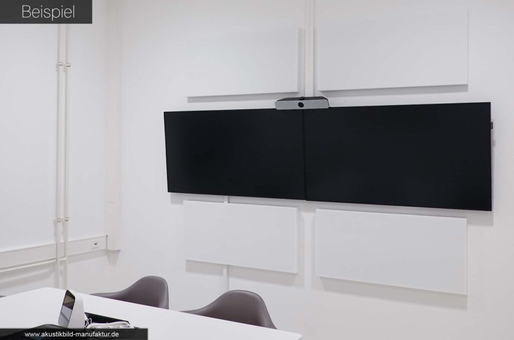 Absorberplatten in einem Besprechungsraum mit Display