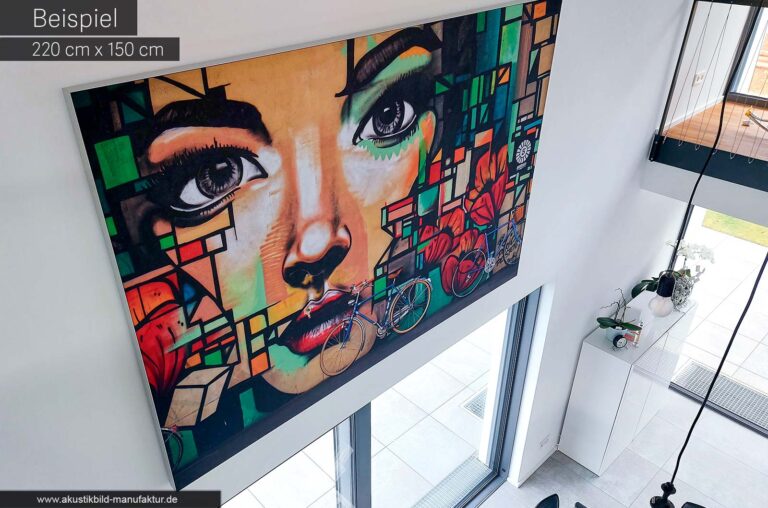 Design XXL Akustikbild in einem Wohnraum mit Galerie-Ebene