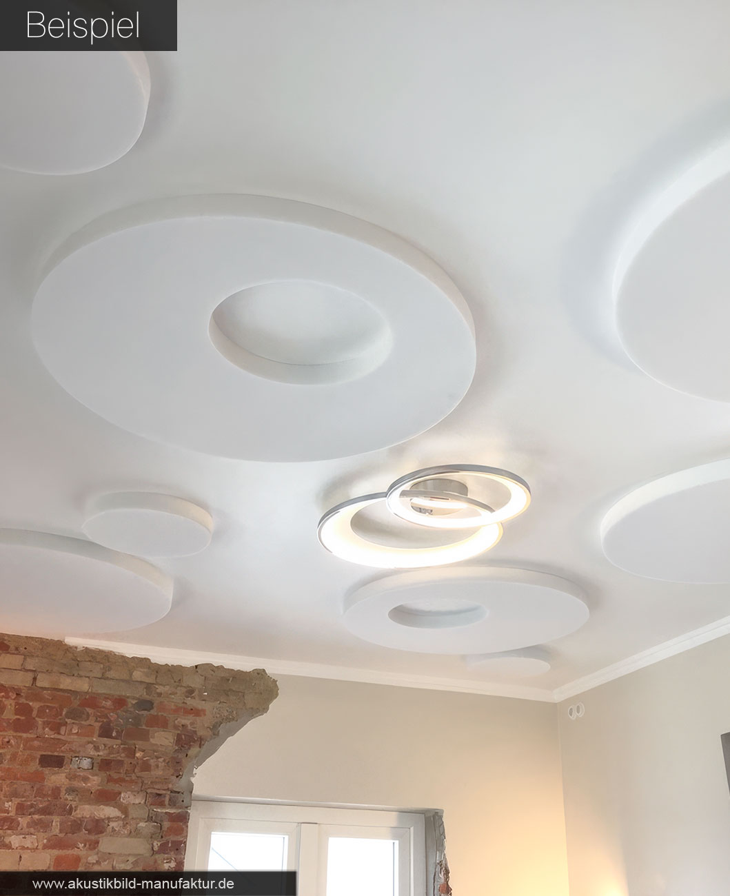 Akustikkreise aus Basotect an einer Restaurant-Raumdecke