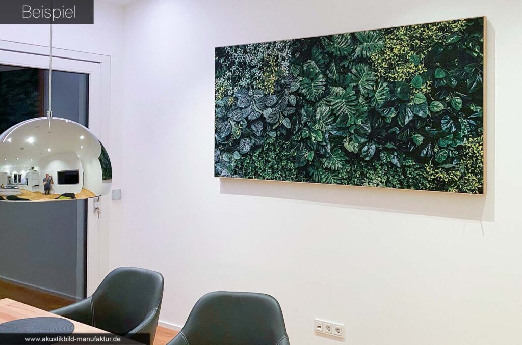 Akustikbilder mit Sukkulenten am Esstisch im Wohnzimmer