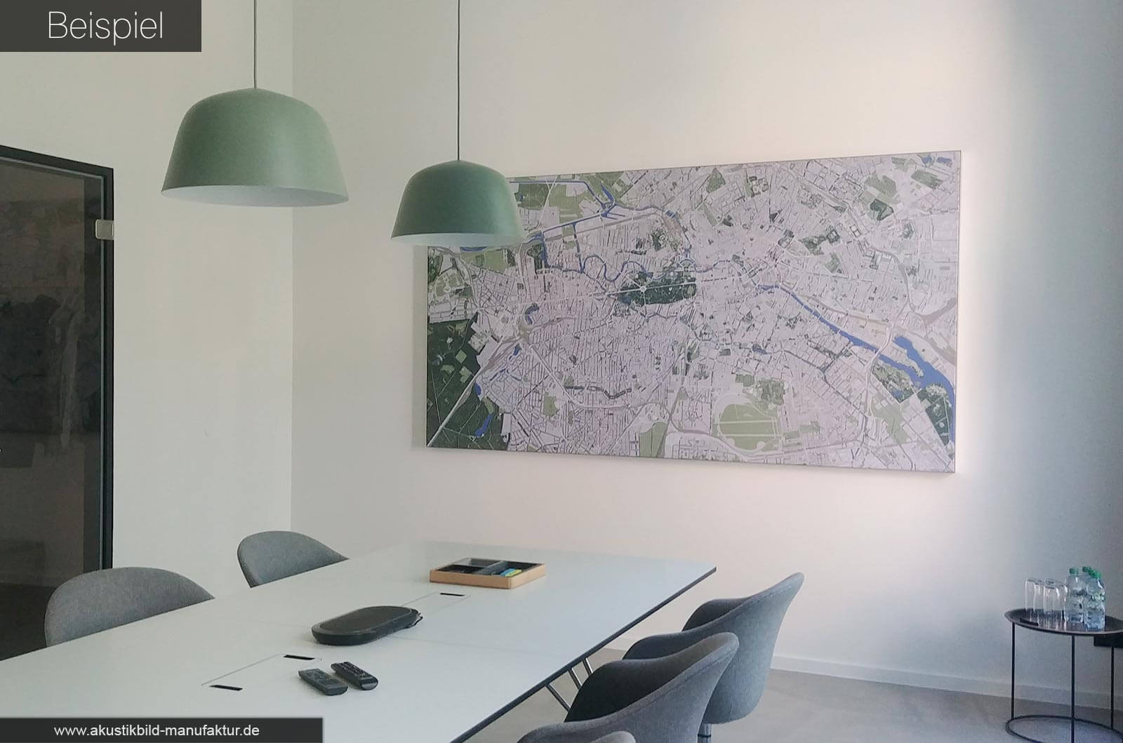 beispiel_schallschutzbilder-akustikbilder-einfarbig-grau-hellgrau-streifen-beispiel–meeting-raum-besprechungszimmer-2