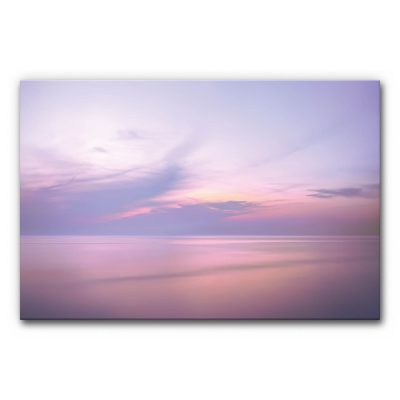 Schalldämmendes Wandbild ruhiges Meer mit sanftem Horizont, ruhiger Wasseroberfläche und pastellfarbenem Himmel in Rosa- und Blautönen.