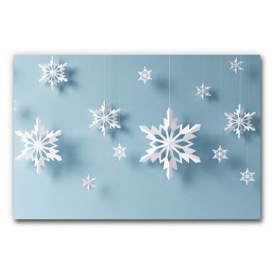 Akustikbild Weihnachtssterne Blau - ein weihnachtliches Bild mit hängenden gebastelten Schneeflocken über hell-blauem Hintergrund.