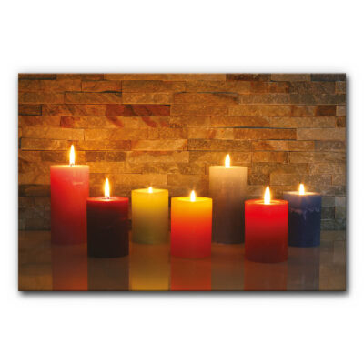 Akustikbild Kerzen vor einer Wand aus Ziegelsteinen